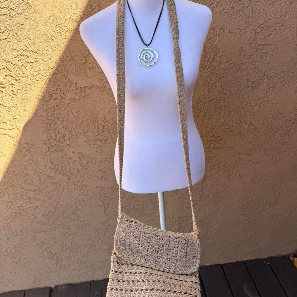 Tan crochet purse with long strap